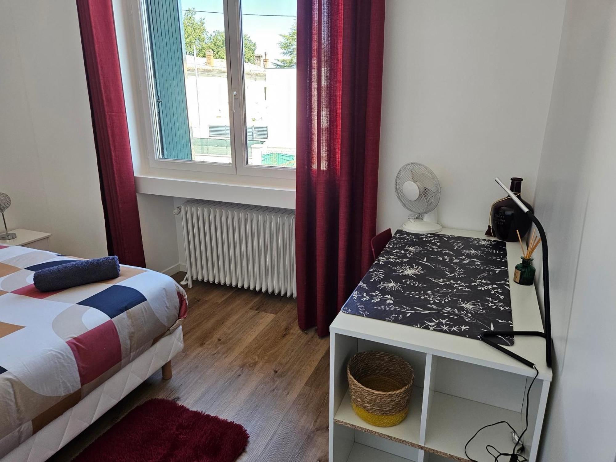Maison Spacieuse Privatisee Ou A La Chambre - Places De Parking Saint-Michel  Exteriör bild