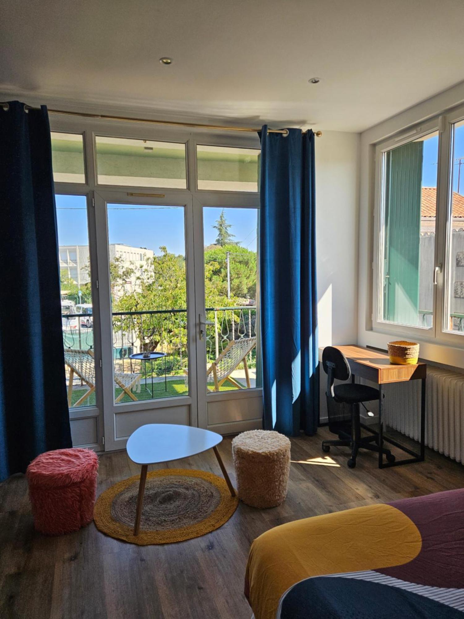 Maison Spacieuse Privatisee Ou A La Chambre - Places De Parking Saint-Michel  Exteriör bild