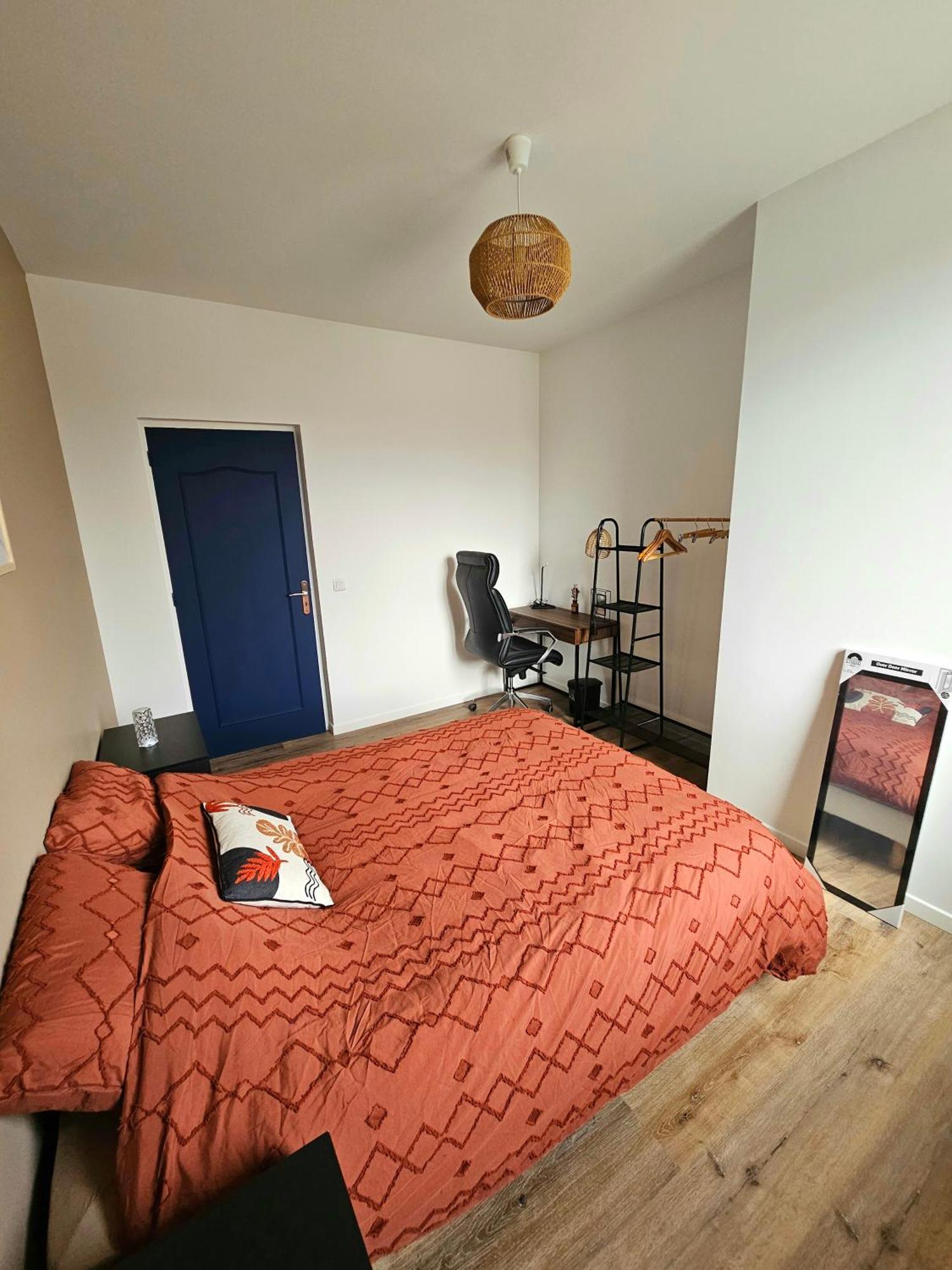Maison Spacieuse Privatisee Ou A La Chambre - Places De Parking Saint-Michel  Exteriör bild